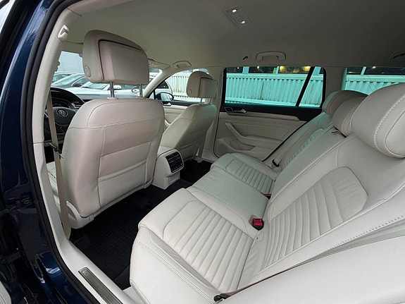 Volkswagen Passat 12 of 26