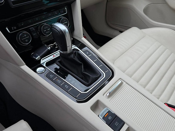 Volkswagen Passat 19 of 26