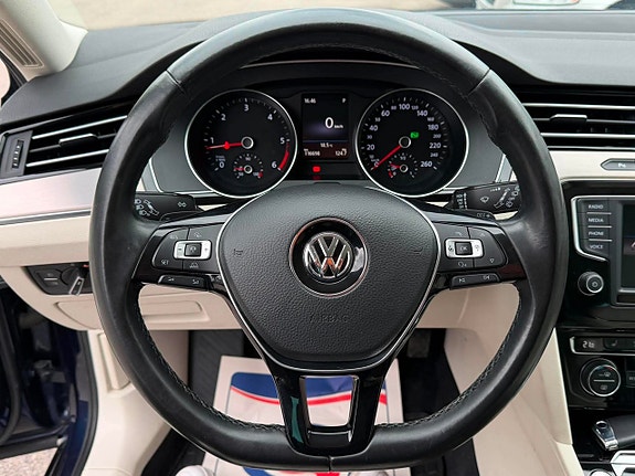 Volkswagen Passat 21 of 26