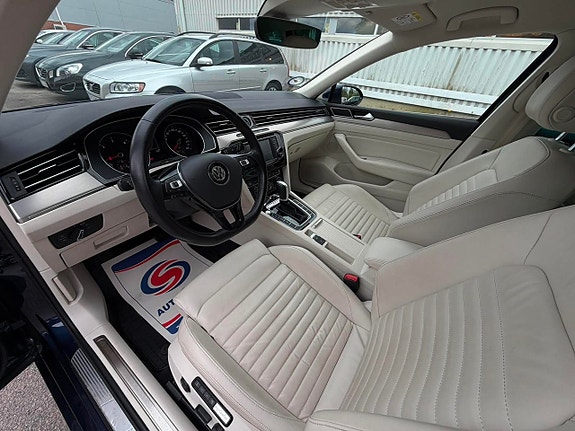 Volkswagen Passat 9 of 26