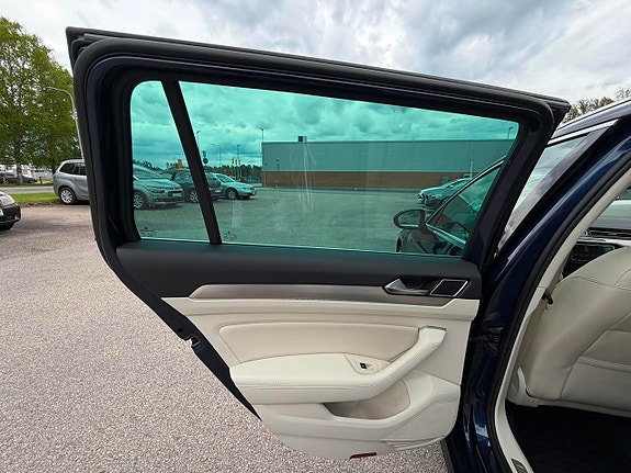 Volkswagen Passat 14 of 26