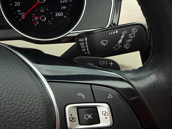 Volkswagen Passat 23 of 26