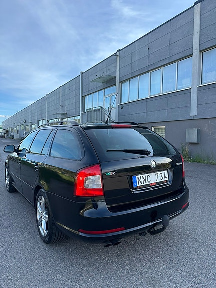 Skoda Octavia 2 of 5