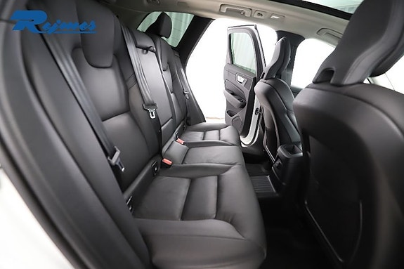 Volvo XC60 10 of 24