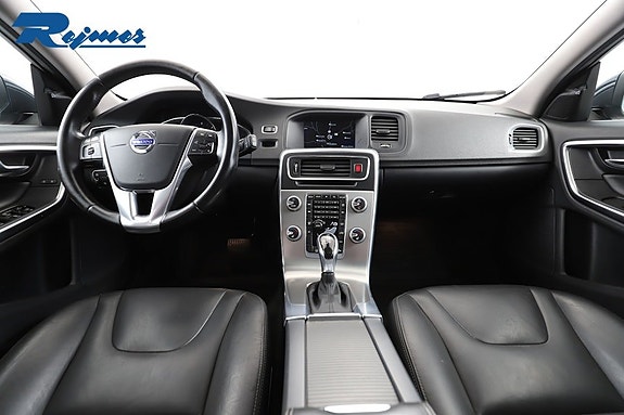 Volvo V60 2 of 5
