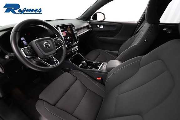 Volvo XC40 4 of 5