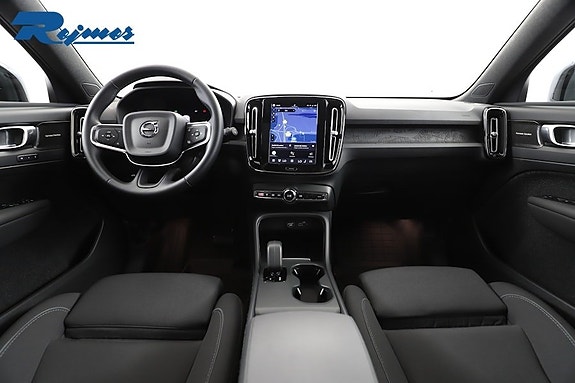 Volvo EX40 2 of 5