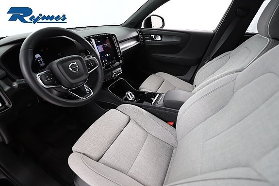 Volvo XC40 4 of 30
