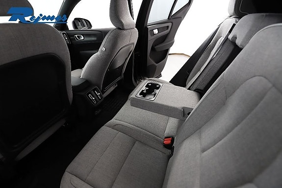 Volvo XC40 8 of 30
