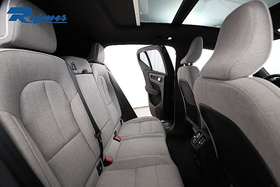 Volvo XC40 6 of 30