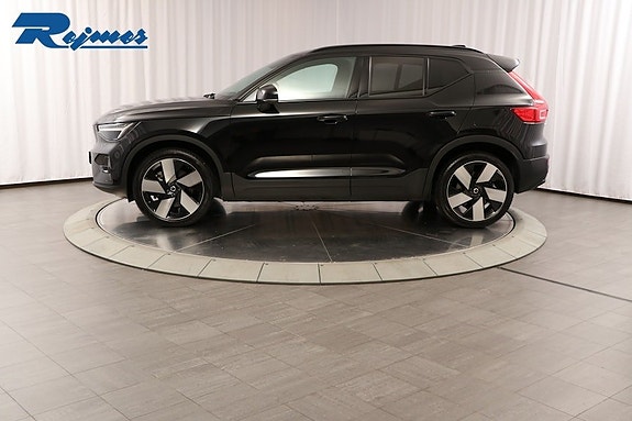 Volvo XC40 3 of 5
