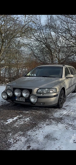 Volvo V70 3 of 3