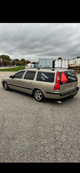 Volvo V70 2 of 3
