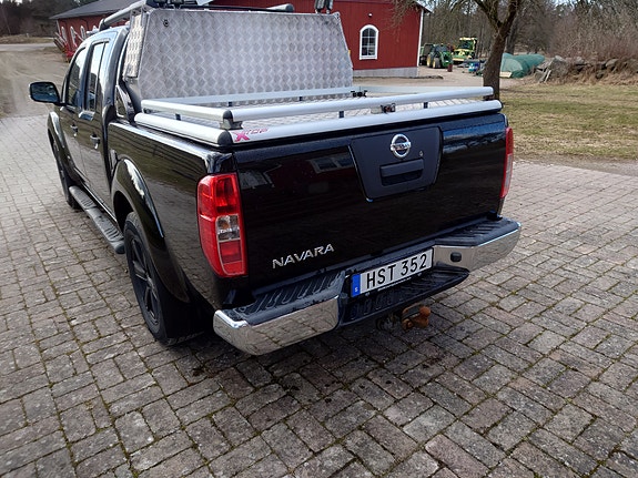 Nissan Navara 2 of 5