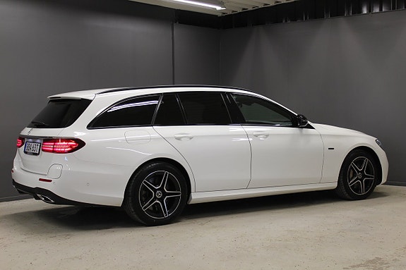 Mercedes-Benz E300 5 of 13
