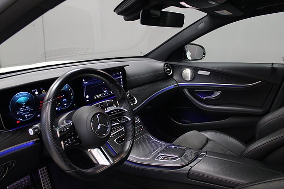 Mercedes-Benz E300 8 of 13