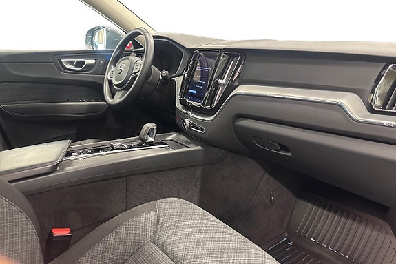 Volvo XC60 10 of 24