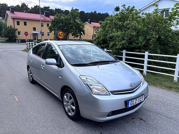 Toyota Prius 2 of 5