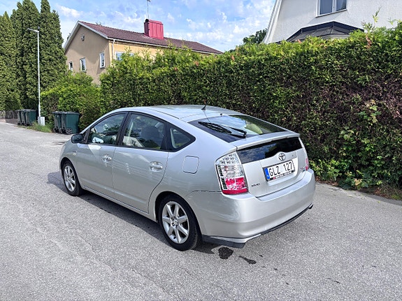 Toyota Prius 5 of 5
