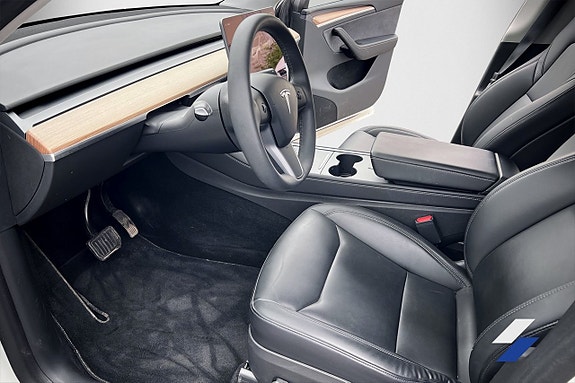 Tesla Model Y 4 of 10