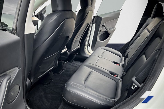 Tesla Model Y 5 of 10