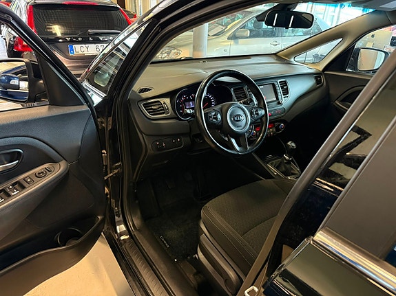 Kia Carens 9 of 21