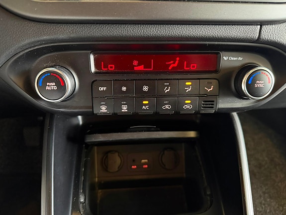 Kia Carens 17 of 21