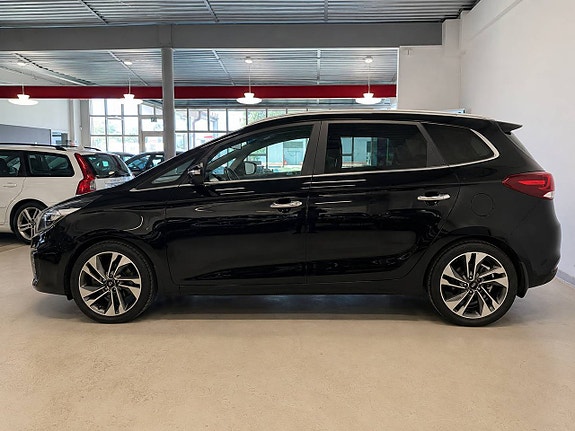Kia Carens 5 of 5