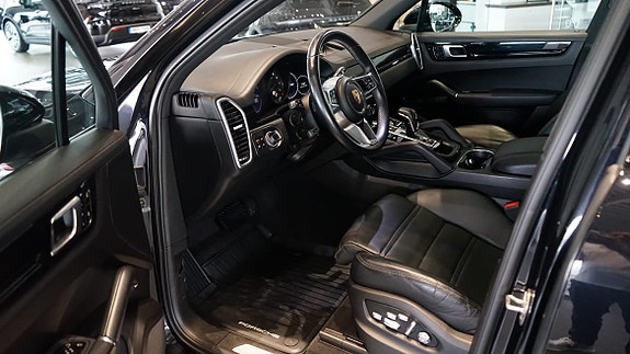 Porsche Cayenne 5 of 5