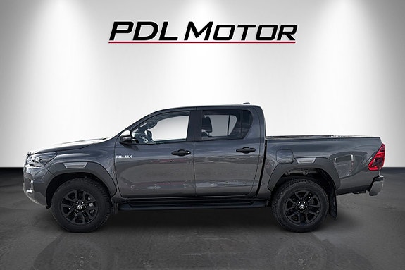 Toyota HiLux 3 of 5