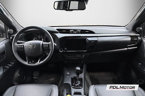 Toyota HiLux 9 of 14