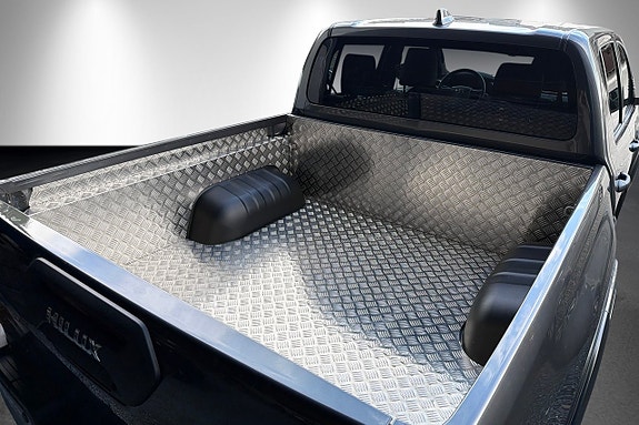 Toyota HiLux 7 of 14