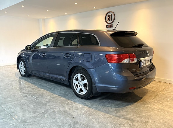 Toyota Avensis 3 of 5