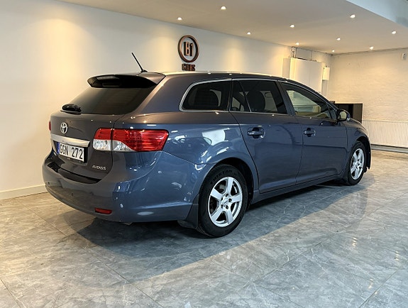 Toyota Avensis 4 of 5