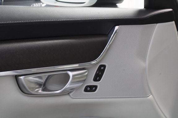 Volvo V90 Cross Country 13 of 16