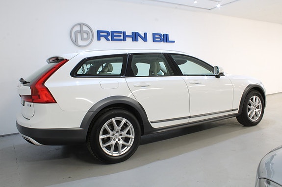 Volvo V90 Cross Country 3 of 5