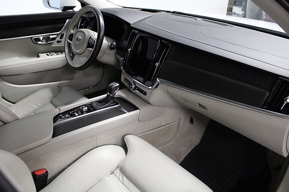 Volvo V90 Cross Country 6 of 16