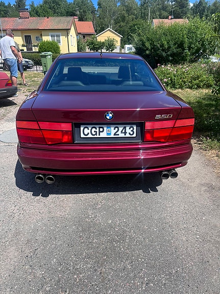 BMW 850i 2 of 2