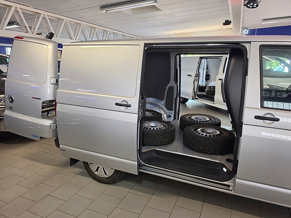 Volkswagen Transporter 10 of 15