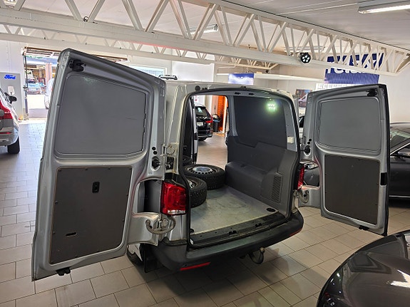 Volkswagen Transporter 9 of 15