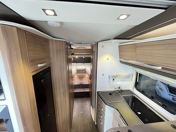 Adria Coral Axess 670 SL / B-körkort / AC-Bodel / Solcell / Dragkrok / Maxxfan / 11 of 18