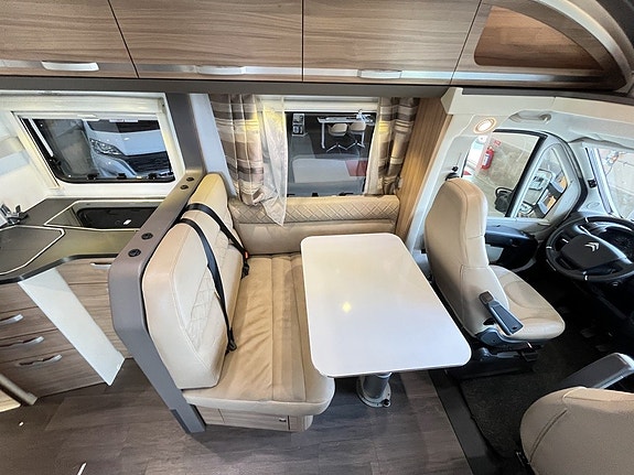 Adria Coral Axess 670 SL / B-körkort / AC-Bodel / Solcell / Dragkrok / Maxxfan / 8 of 18