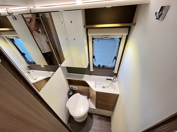 Adria Coral Axess 670 SL / B-körkort / AC-Bodel / Solcell / Dragkrok / Maxxfan / 13 of 18