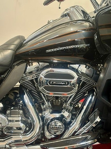 Harley-Davidson FLTRUSE Road Glide CVO, låga Mil, JEKILL & HYDE i Toppskick! 2 of 5