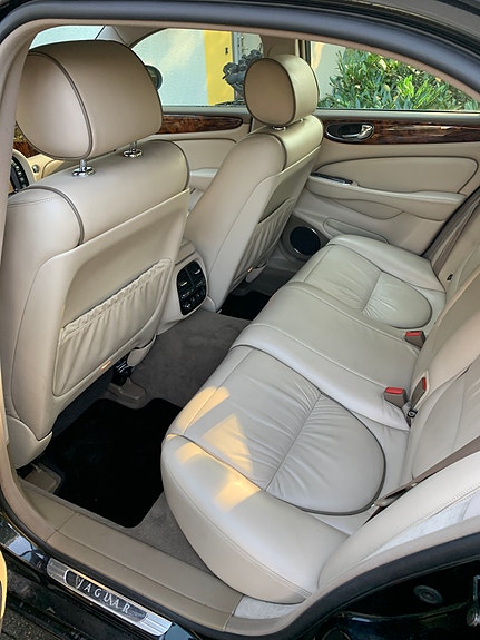 Jaguar XJ 4 of 4