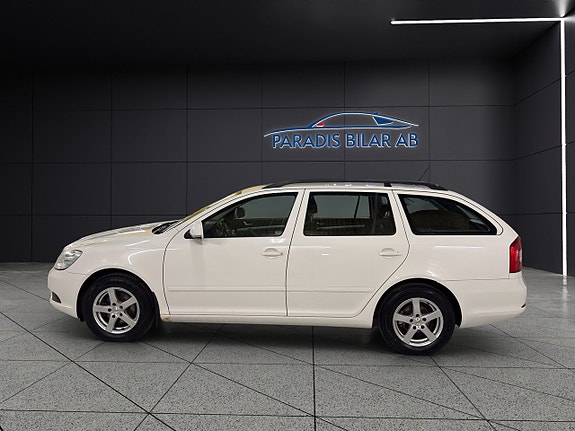 Skoda Octavia 2 of 5