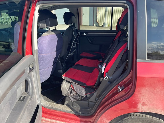 Volkswagen Touran 4 of 15