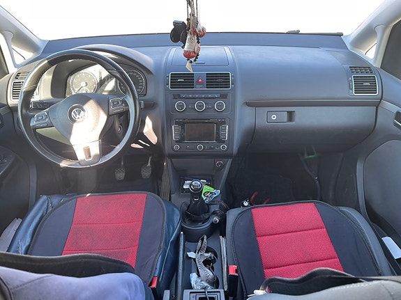Volkswagen Touran 2 of 15