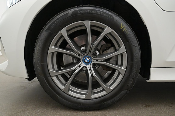 BMW 330e 27 of 27
