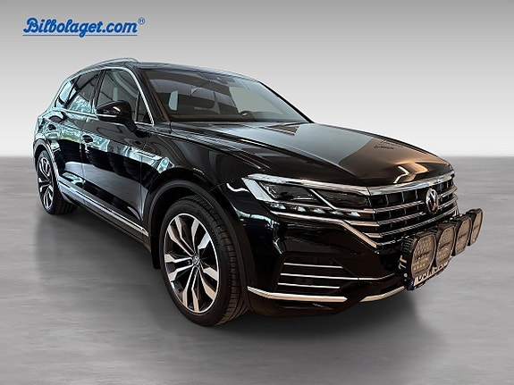 Volkswagen Touareg 2 of 5